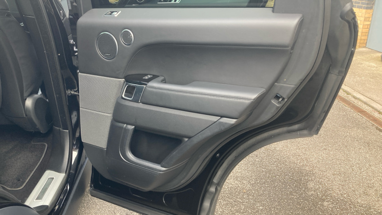 Land Rover Range Rover Sport 3.0 D300 HSE Dynamic Black 5dr Auto Diesel Estate